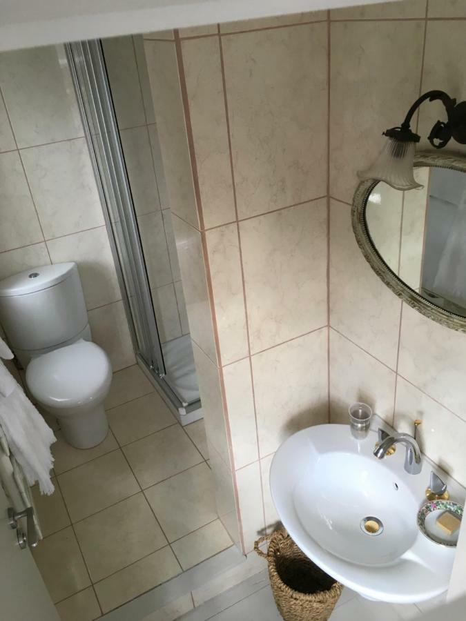 Bed and Breakfast L'Atelier De Tess Le Bec-Hellouin Exterior foto